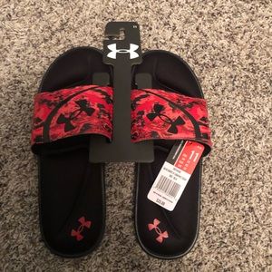 Under Armour Red Camo Flip Flopped (padded)
